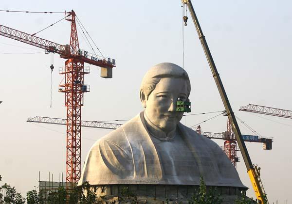 这些年各地短命的“巨资巨型”雕塑有多少？