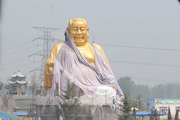 这些年各地短命的“巨资巨型”雕塑有多少？